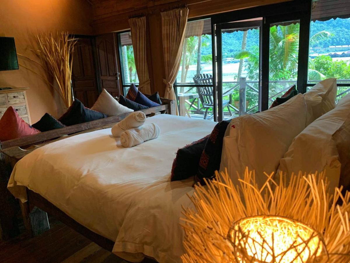 Nirvana Resort Koh Chang Bang Bao Beach Exterior photo